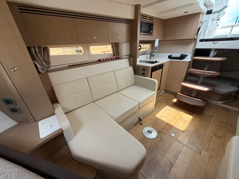 Slide: The Image of Sea Ray Sundancer 350 Coupe 2019 - 19