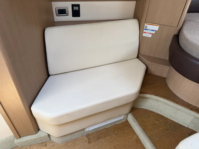 Slide: The Image of Sea Ray Sundancer 350 Coupe 2019 - 29