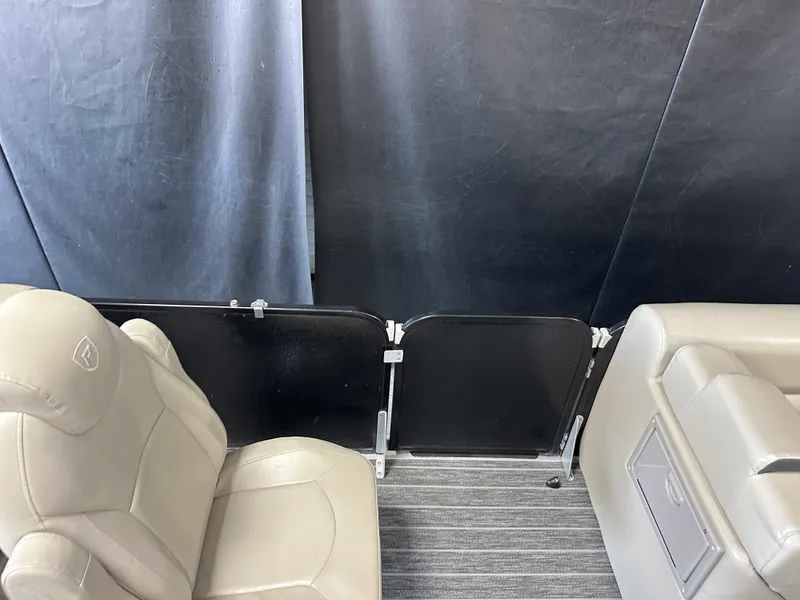 Slide: The Image of Premier 230 SUNSATION TRITOON 2023 - 31