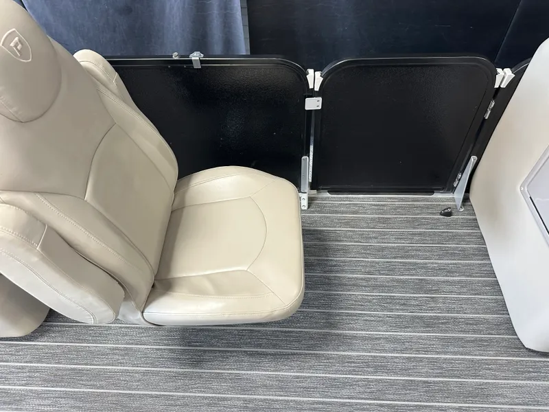 Slide: The Image of Premier 230 SUNSATION TRITOON 2023 - 30