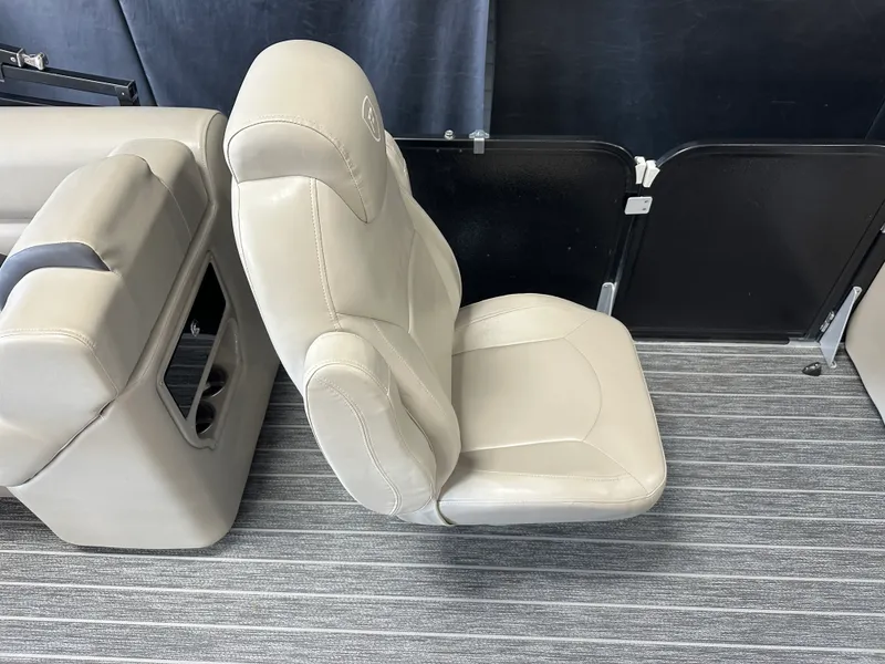 Slide: The Image of Premier 230 SUNSATION TRITOON 2023 - 27