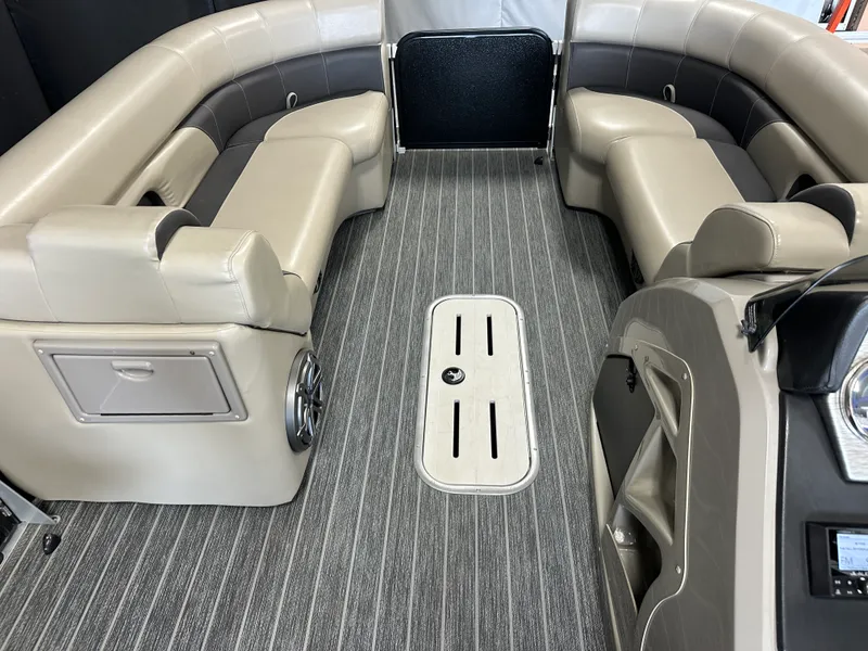 Slide: The Image of Premier 230 SUNSATION TRITOON 2023 - 47