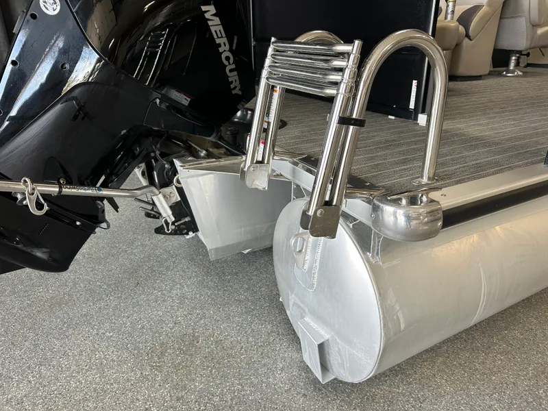 Slide: The Image of Premier 230 SUNSATION TRITOON 2023 - 12