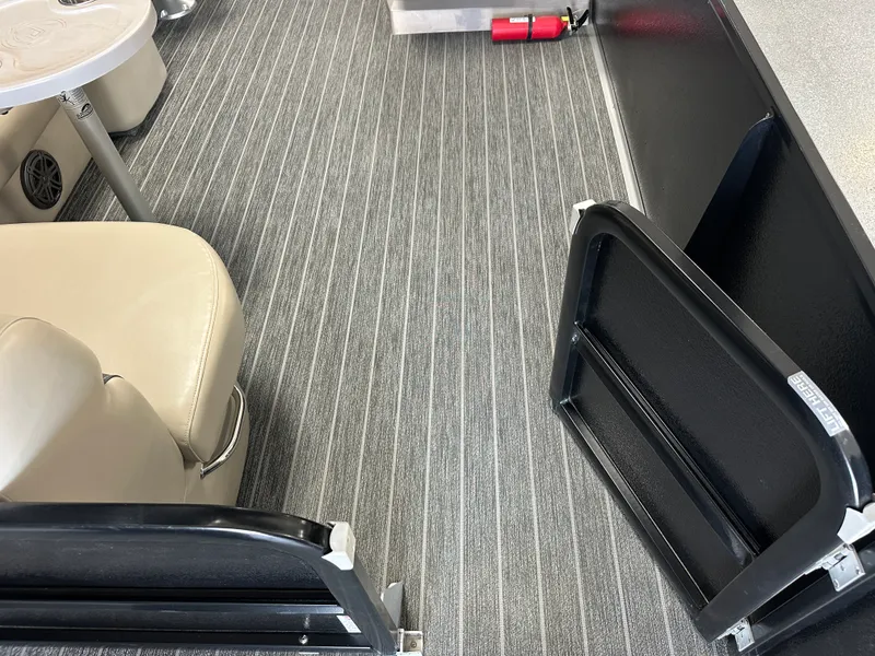 Slide: The Image of Premier 230 SUNSATION TRITOON 2023 - 16