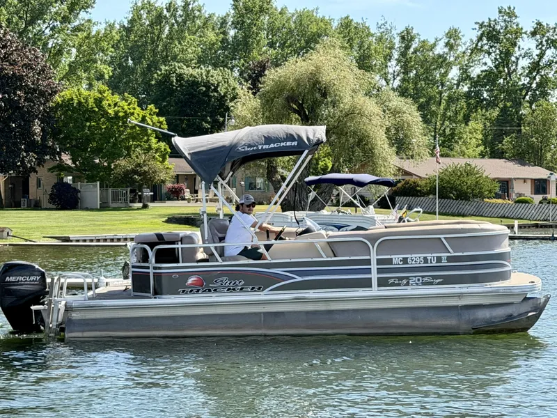 Slide: The Image of Tracker PARTY BARGE 20 2015 - 2