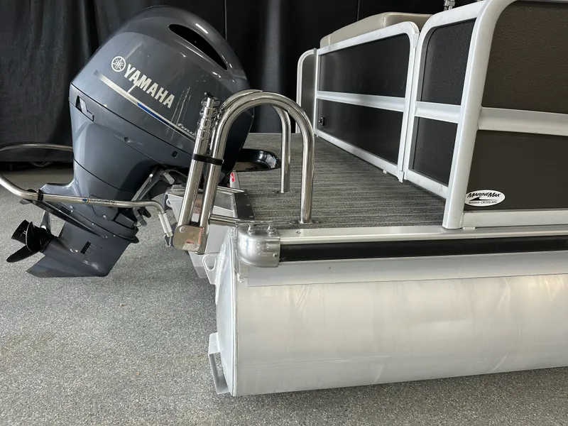 Slide: The Image of Premier 230 SUNSATION TRITOON 2023 - 10