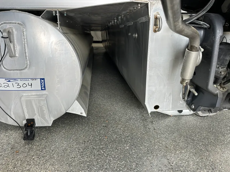 Slide: The Image of Premier 230 SUNSATION TRITOON 2023 - 13