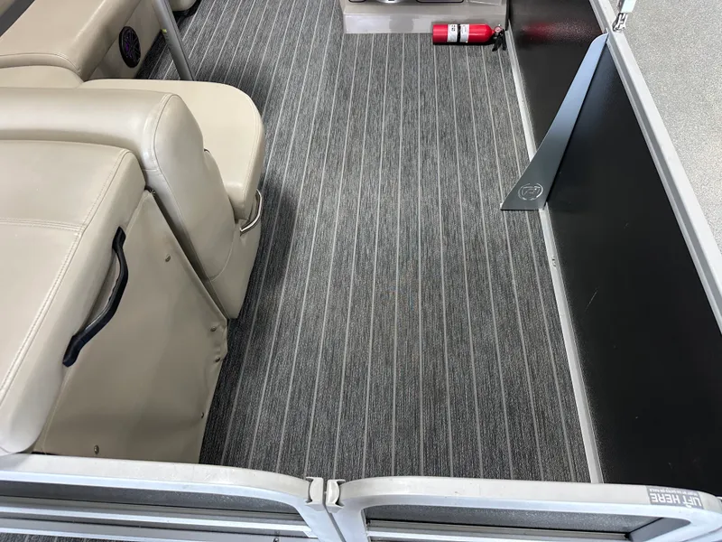 Slide: The Image of Premier 230 SUNSATION TRITOON 2023 - 16