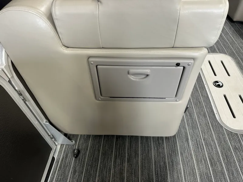 Slide: The Image of Premier 230 SUNSATION TRITOON 2023 - 31