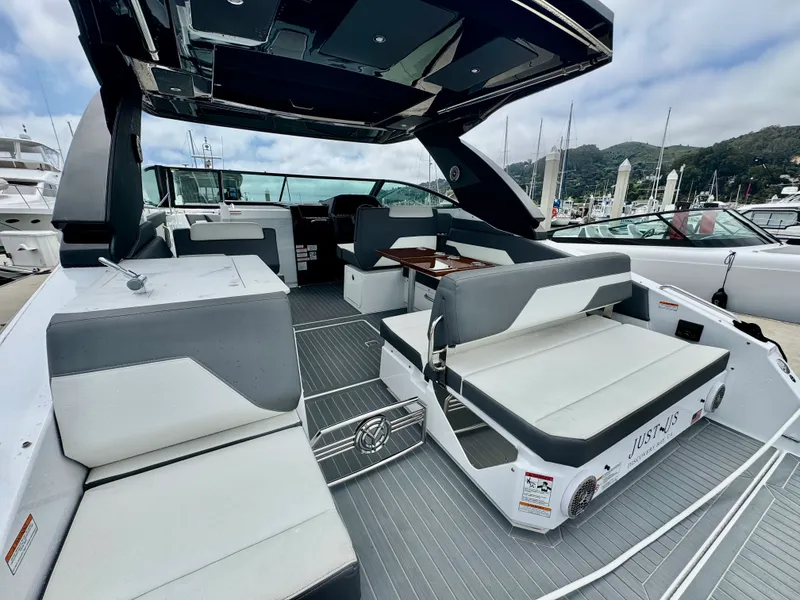 Slide: The Image of Cruisers 34 GLS 2023 - 11