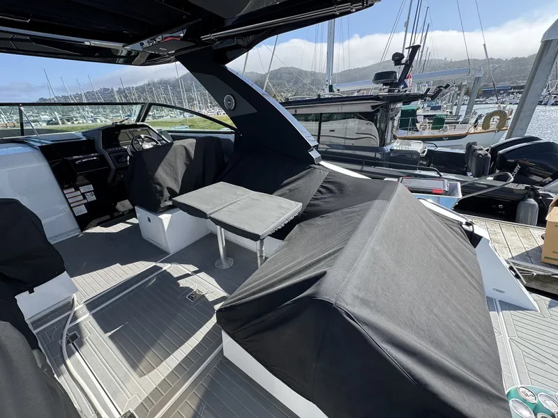 Slide: The Image of Cruisers 34 GLS 2023 - 15