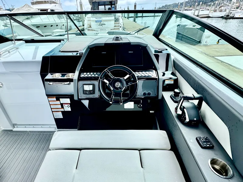Slide: The Image of Cruisers 34 GLS 2023 - 16