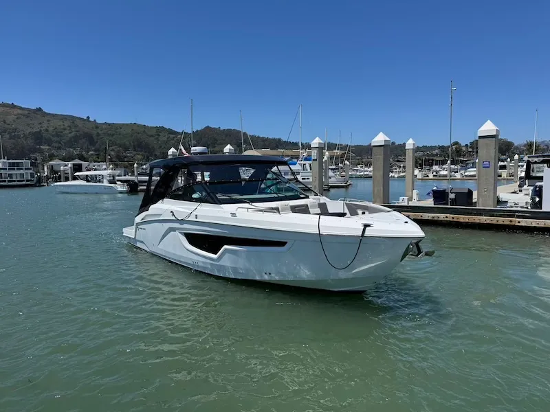 Slide: The Image of Cruisers 34 GLS 2023 - 3