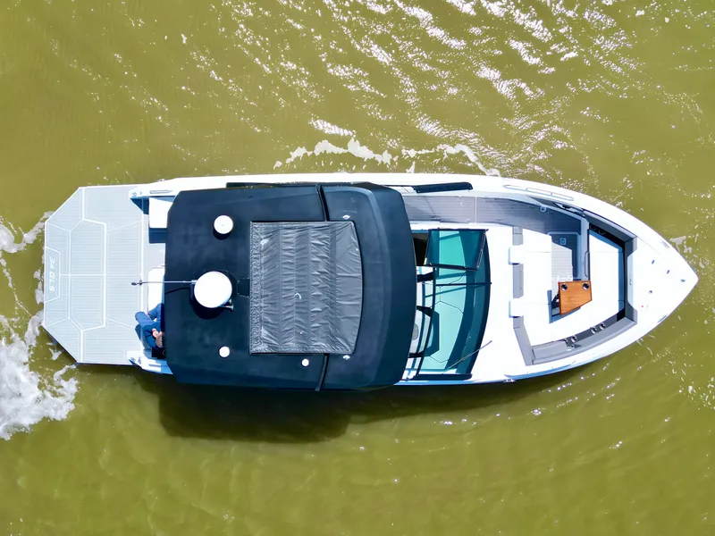 Slide: The Image of Cruisers 34 GLS 2023 - 9