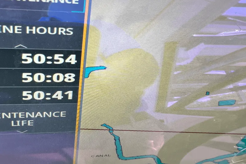 Slide: The Image of Sea Ray Sundancer 320 Outboard 2024 - 9