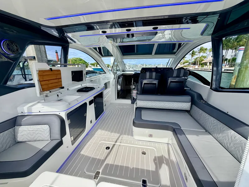 Slide: The Image of Galeon 375 GTO 2025 - 7