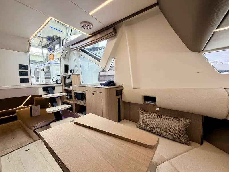 Slide: The Image of Galeon 375 GTO 2025 - 34
