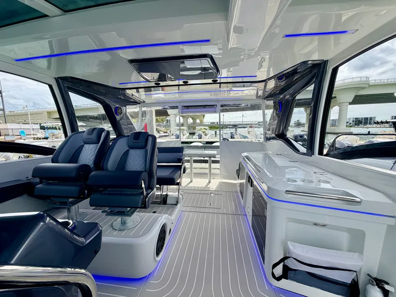Slide: The Image of Galeon 375 GTO 2025 - 6