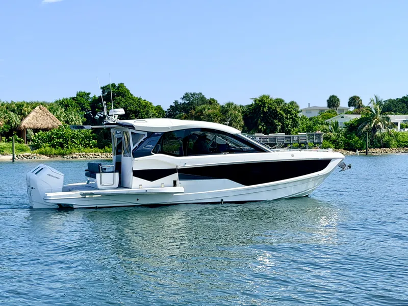 Slide: The Image of Galeon 375 GTO 2025 - 57