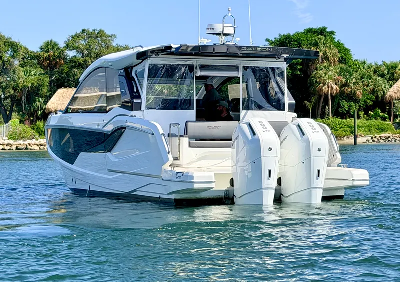 Slide: The Image of Galeon 375 GTO 2025 - 61