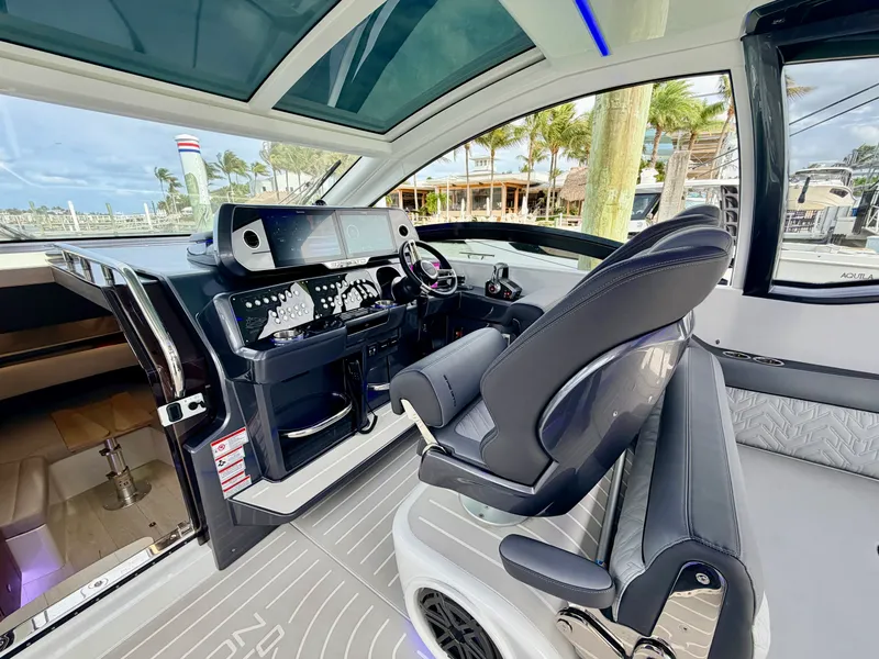 Slide: The Image of Galeon 375 GTO 2025 - 9