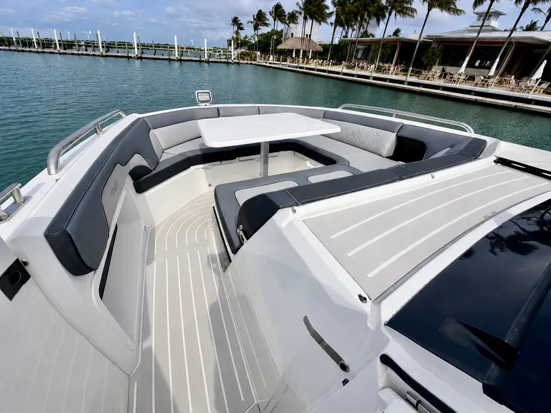 Slide: The Image of Galeon 375 GTO 2025 - 30