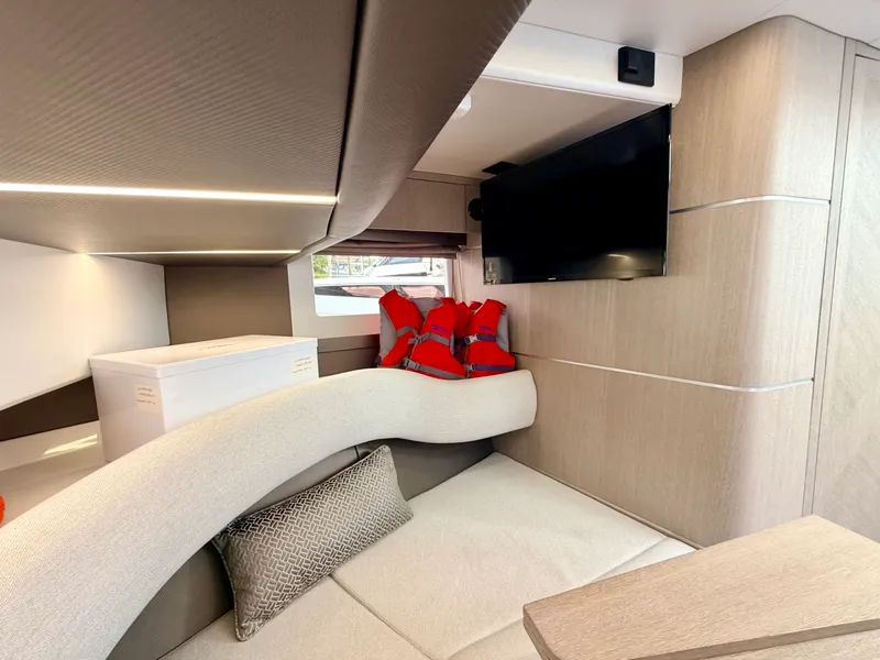 Slide: The Image of Galeon 375 GTO 2025 - 35