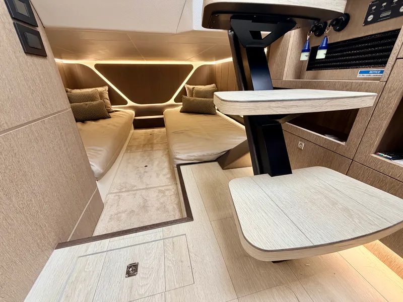 Slide: The Image of Galeon 375 GTO 2025 - 43