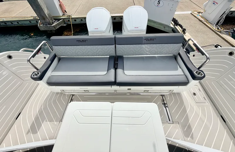 Slide: The Image of Galeon 375 GTO 2025 - 27