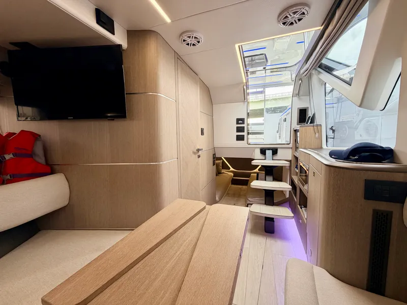 Slide: The Image of Galeon 375 GTO 2025 - 37