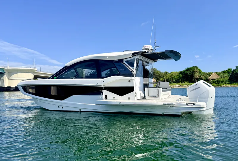 Slide: The Image of Galeon 375 GTO 2025 - 5