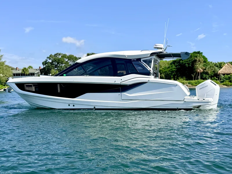 Slide: The Image of Galeon 375 GTO 2025 - 2