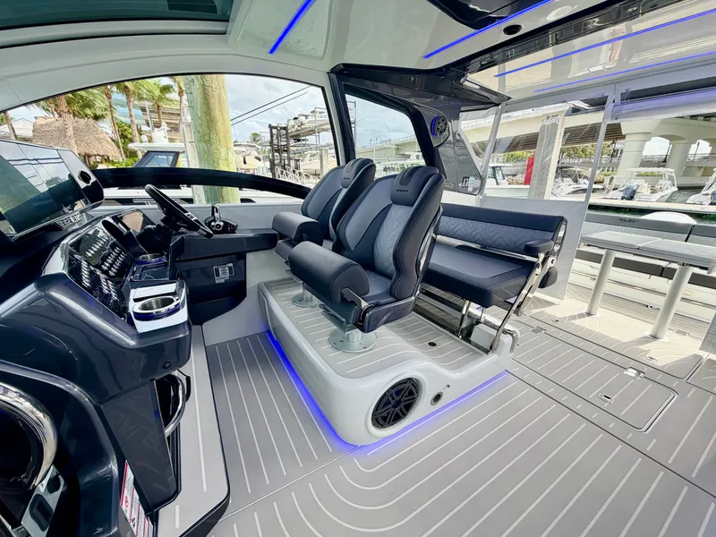 Slide: The Image of Galeon 375 GTO 2025 - 8