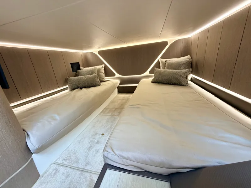 Slide: The Image of Galeon 375 GTO 2025 - 44