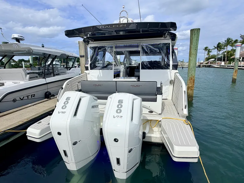 Slide: The Image of Galeon 375 GTO 2025 - 48