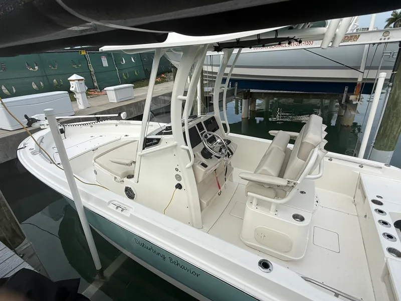 Slide: The Image of Boston Whaler 22 DAUNTLESS 2024 - 12
