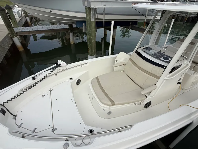 Slide: The Image of Boston Whaler 22 DAUNTLESS 2024 - 14