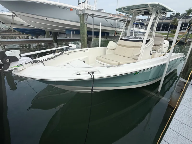 Slide: The Image of Boston Whaler 22 DAUNTLESS 2024 - 15