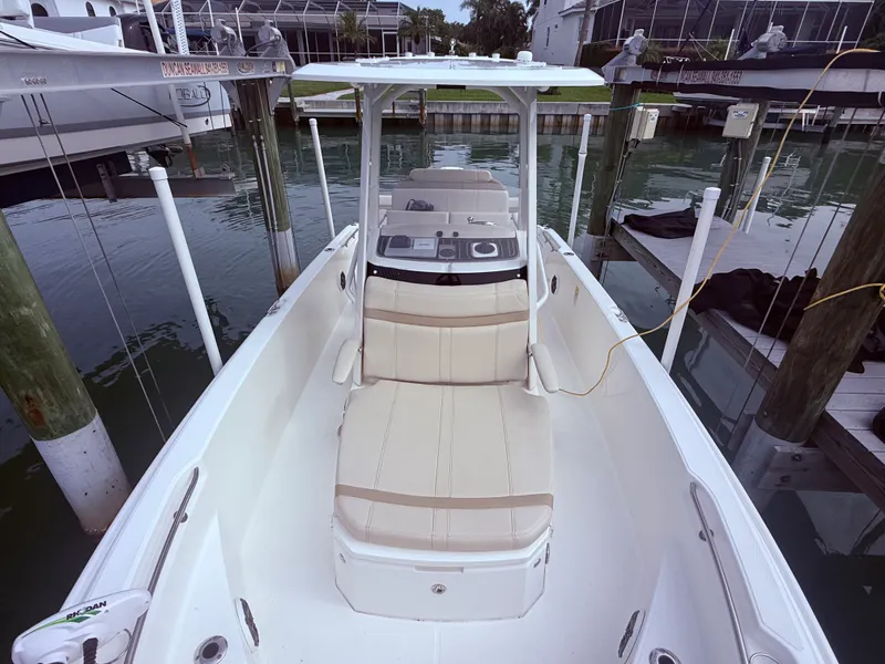 Slide: The Image of Boston Whaler 22 DAUNTLESS 2024 - 30