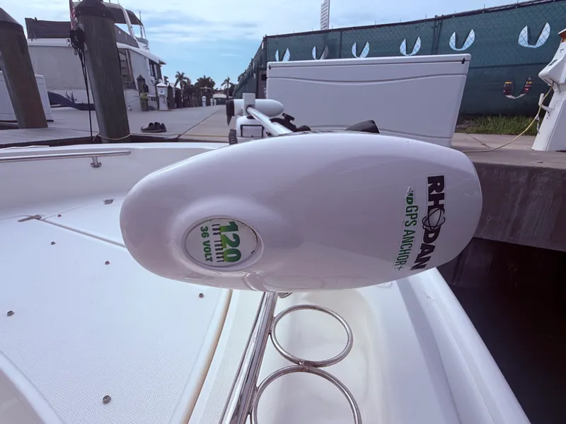 Slide: The Image of Boston Whaler 22 DAUNTLESS 2024 - 35