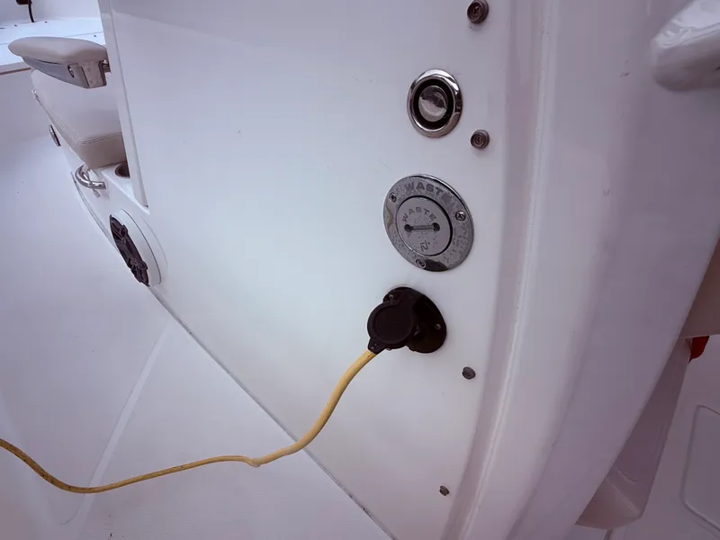 Slide: The Image of Boston Whaler 22 DAUNTLESS 2024 - 53