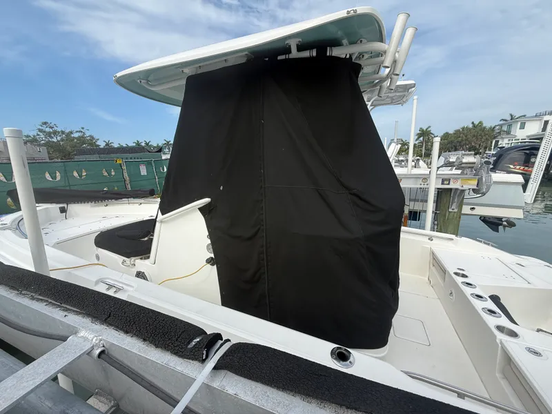 Slide: The Image of Boston Whaler 22 DAUNTLESS 2024 - 8