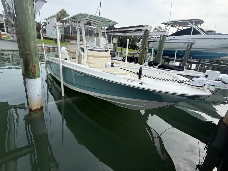 Slide: The Image of Boston Whaler DAUNTLESS 2024 - 16