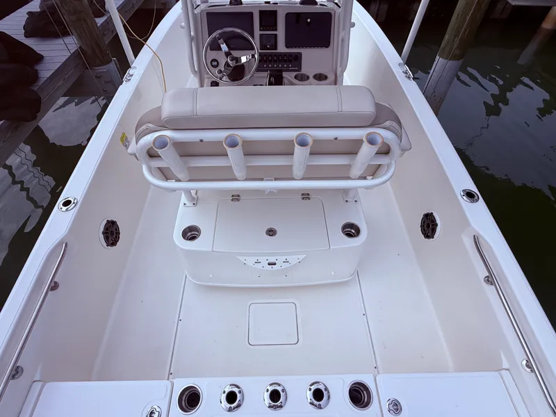 Slide: The Image of Boston Whaler DAUNTLESS 2024 - 21