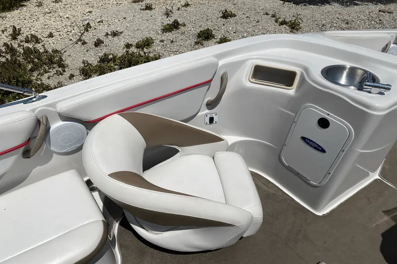 Slide: The Image of Four Winns 204 FS 2007 - 8