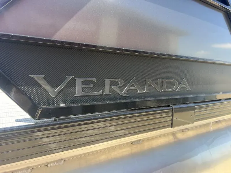 Slide: The Image of Veranda VR235RC 2026 - 9