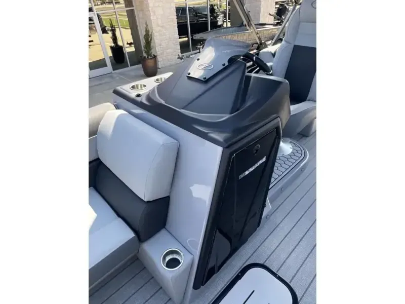 Slide: The Image of Veranda VR235RC 2026 - 18