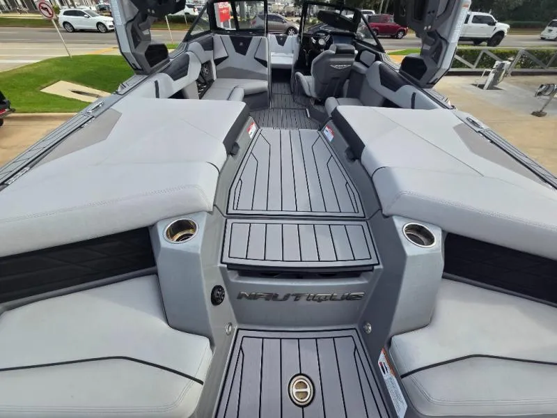 Slide: The Image of Nautique S21 2022 - 6