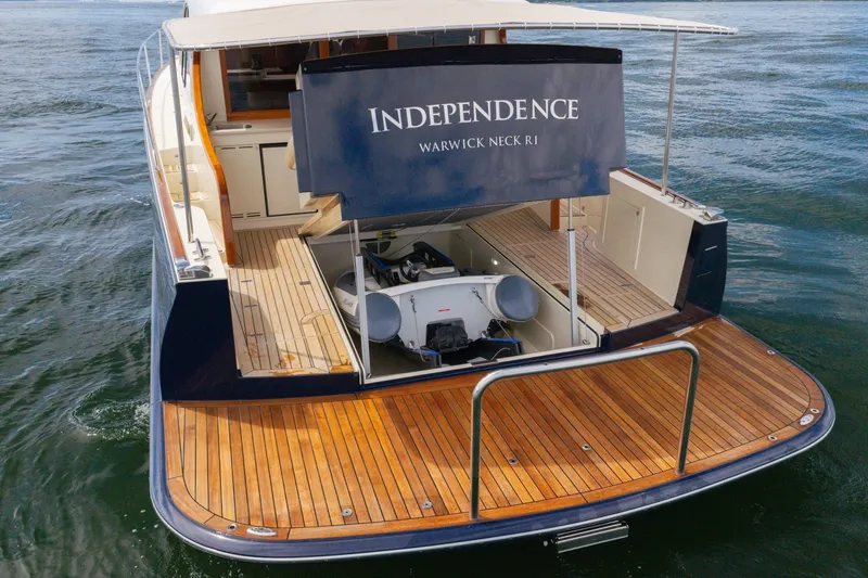 Slide: The Image of Palm Beach 55 Sedan 2019 - 27