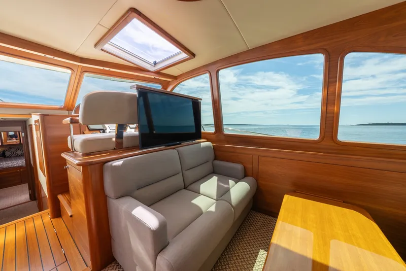 Slide: The Image of Palm Beach 55 Sedan 2019 - 6